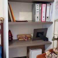 Libreria porta documenti bianca e marrone