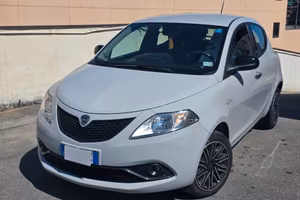 Lancia Ypsilon 1.0 FireFly 5 porte S&S Hybrid Ecoc