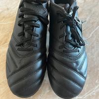 Scarpe da calcio con tacchetti in ferro