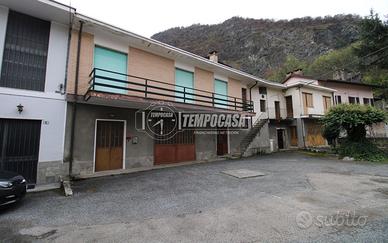 TERRATETTO PLURIFAMILIARE CON TORRE MEDIEVALE