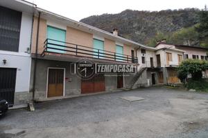 TERRATETTO PLURIFAMILIARE CON TORRE MEDIEVALE