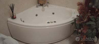 Vasca idromassaggio angolare 