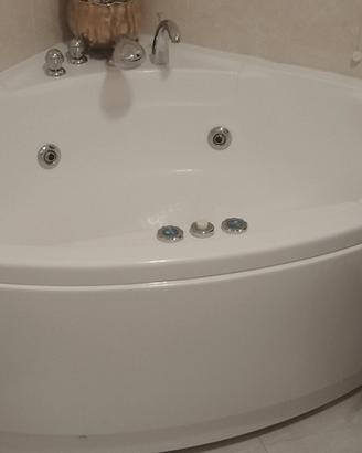 Vasca idromassaggio angolare 