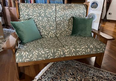 Set di 2 divani, poltrona e tavolino noce massello