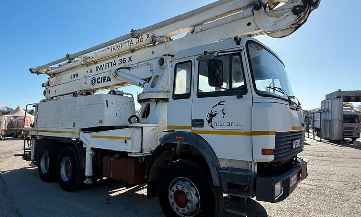 IVECO Magirus 330 con pompa calcestruzzo CIFA INVE