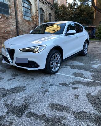 Stelvio 2.2 210cv Bianco Trofeo perlato