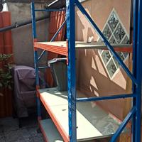 scaffale con ruote 