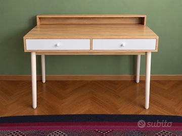 Scrivania in legno