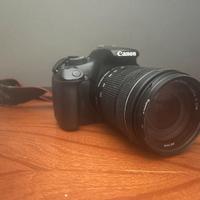 Canon EOS 1100D con obiettivo 18 - 135  EFS