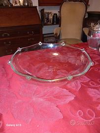 Centrotavola in cristallo trasparente.