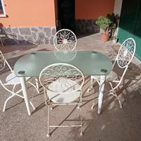 Tavolo da giardino con piano in vetro