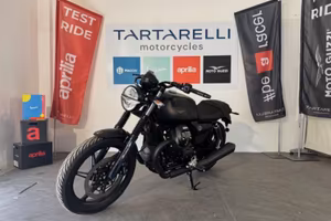 Moto Guzzi V7 STONE NERO - BLU - SABBIA FINAN...