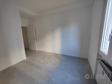 RISTRUTTURATO con 2 camere e CANTINA