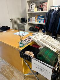 Arredamento negozio per casa e ufficio 