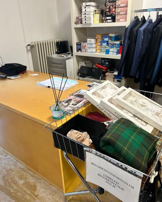 Arredamento negozio per casa e ufficio 