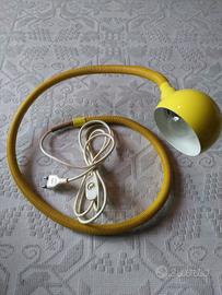 Lampada HEBI di Isao Hosoe