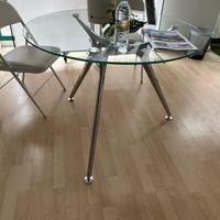 Tavolo rotondo in vetro e metallo. Modello arkitec