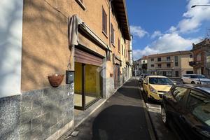 NEGOZIO A GALLIATE