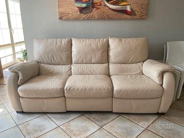 Divano beige in pelle Natuzzi