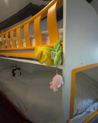 LETTO A CASTELLO CON VANO COPERTE E SCALE