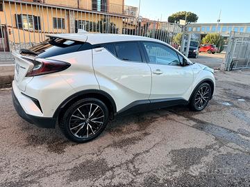 Toyota chr lounge PERFETTA
