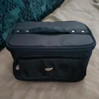 Trousse e beauty case di colore nero