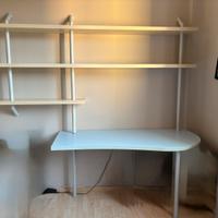 Scrivania con libreria