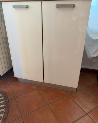 Mobile bianco moderno con ripiani – Come nuovo