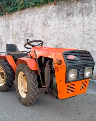 trattore agricolo