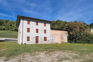 Casa indipendente di 450 m² con più di 5 locali e 