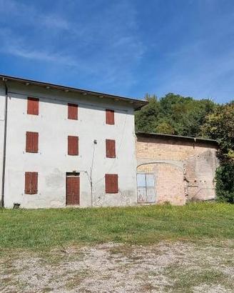 Casa indipendente di 450 m² con più di 5 locali e 