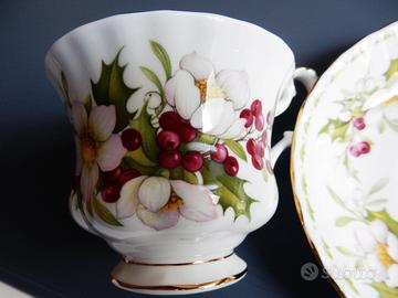 Tazza da tè con piattino Royal Albert collezione Flower of the month mese  di dicembre/december