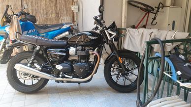 Triumph Street Twin 900 + accessori
