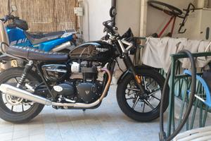 Triumph Street Twin 900 + accessori