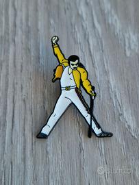 Freddie Mercury Queen spilla nuova pin brooch