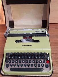 Macchina da scrivere Nuova Olivetti Lettera 22