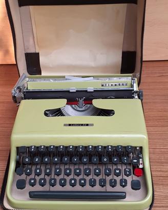 Macchina da scrivere Nuova Olivetti Lettera 22