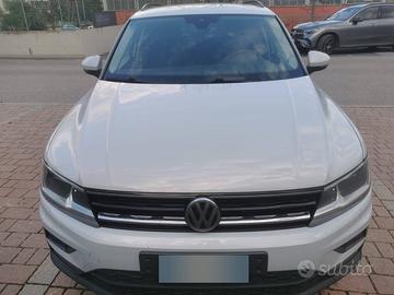 Auto Tiguan