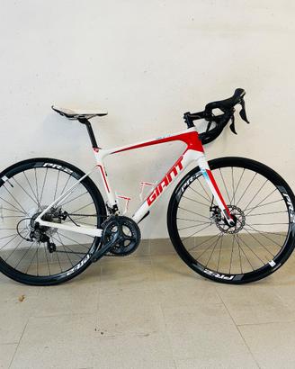Bicicletta da corsa Giant Defy Advanced