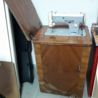 Macchina da cucire con mobile