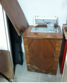 Macchina da cucire con mobile