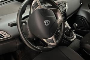 Lancia y psilon 2014