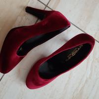 scarpe  rosse in velluto  