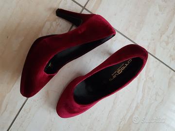 scarpe  rosse in velluto  