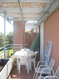 Bilo-trilo con terrazza-solarium-piscina