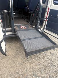 Fiat Ducato con pedana