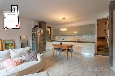 Casa indipendente di 125 m² con 5 locali e box aut