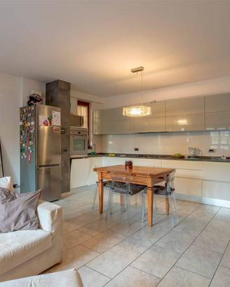 Casa indipendente di 125 m² con 5 locali e box aut