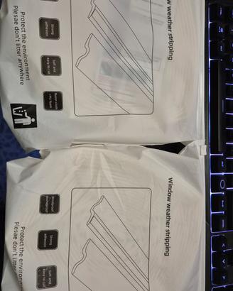 paraspifferi autoadesivo