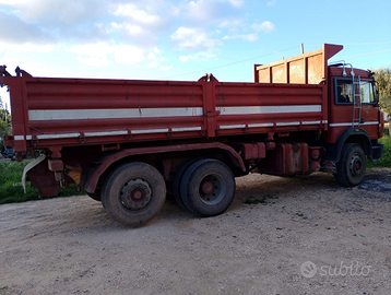 Cassone ribaltabile trilaterale